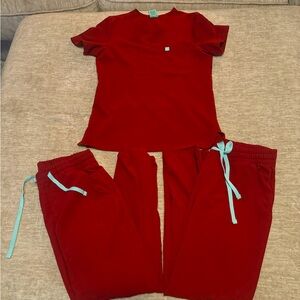 Garde malade red scrubs size small